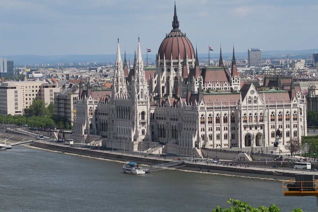 2_parliament-budapest-1-d