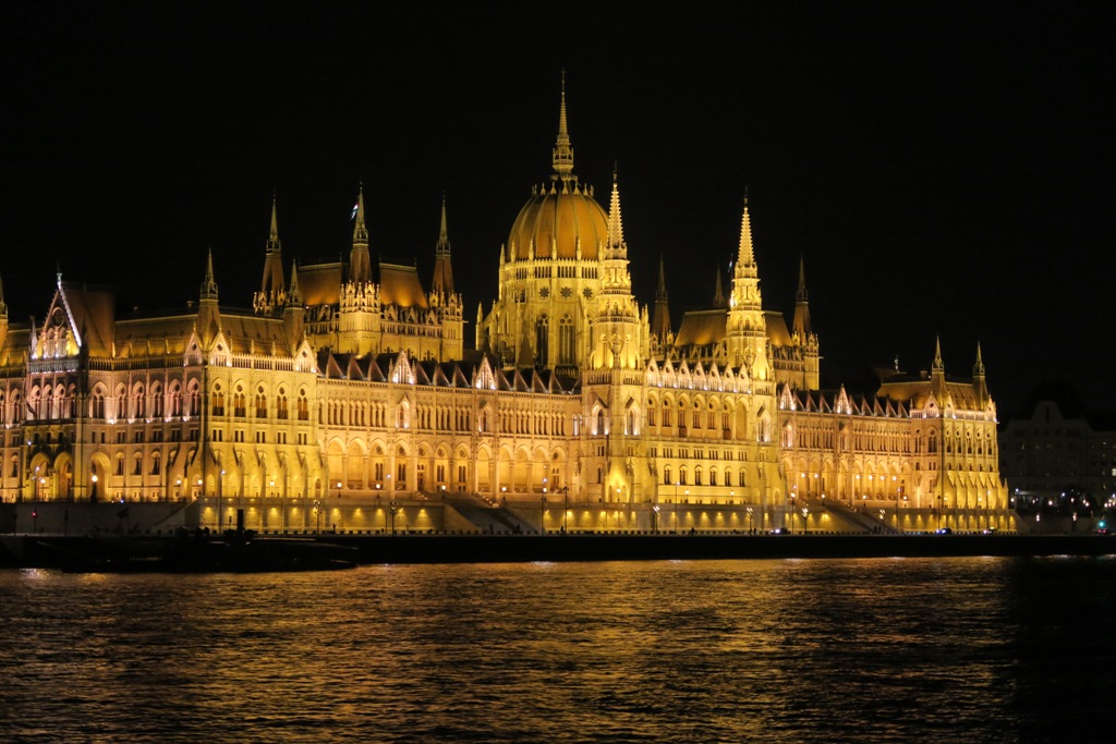 3_parliament-budapest-1-n