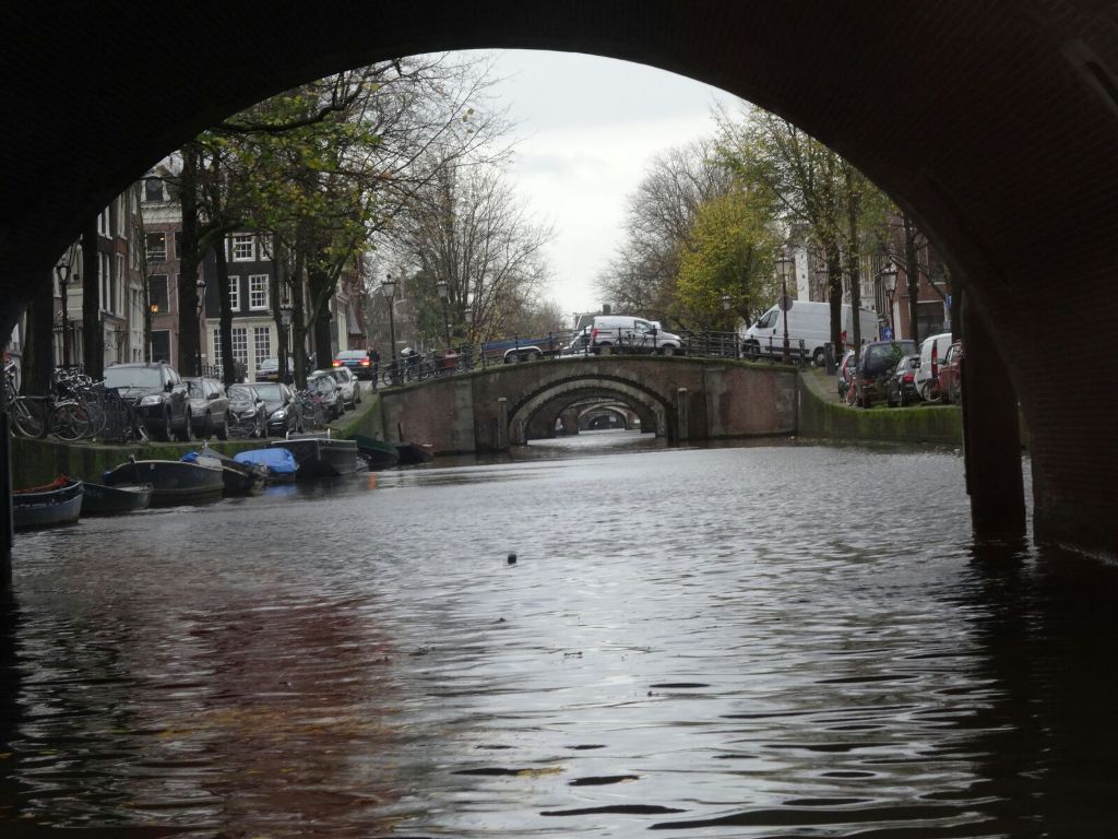 a20_bridges-a-canal-in-amsterdam