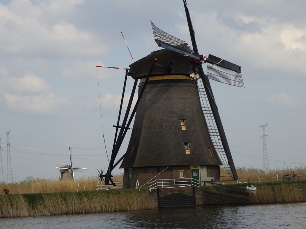 10_a-dutch-windmill-kinderdijk-holland